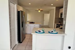 1372 Bayview Cir, Weston, FL 33326 - Photo 9