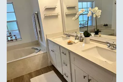 1372 Bayview Circle, Weston, FL 33326 - Photo 13