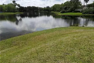 1372 Bayview Cir, Weston, FL 33326 - Photo 3