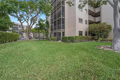 901 Colony Point #123, Pembroke Pines, FL 33026 - Photo 3