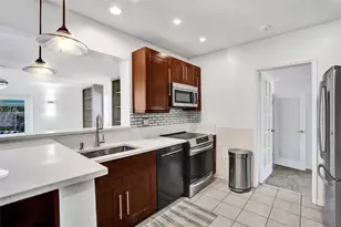 1528 NE 28th Dr, Wilton Manors, FL 33334 - Photo 9