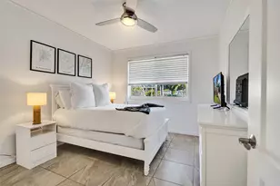 1528 NE 28th Dr, Wilton Manors, FL 33334 - Photo 11