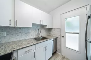 2555 NE 11th St, Fort Lauderdale, FL 33304 - Photo 13