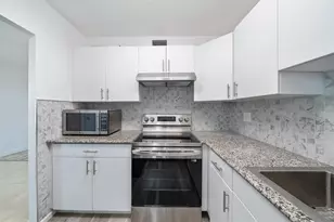 2555 NE 11th St, Fort Lauderdale, FL 33304 - Photo 13