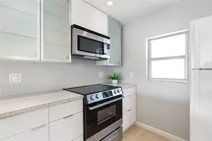 390 N Federal Hwy, Deerfield Beach, FL 33441 - Photo 11