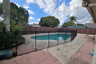 413 SW 73rd Ave, North Lauderdale, FL 33068 - Photo 25