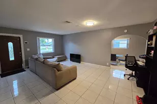 413 SW 73rd Ave, North Lauderdale, FL 33068 - Photo 7