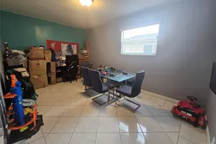 413 SW 73rd Ave, North Lauderdale, FL 33068 - Photo 5