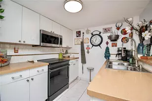 8550 NW 3rd Ln, Miami, FL 33126 - Photo 11