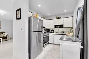 906 Normandy, Delray Beach, FL 33484 - Photo 9