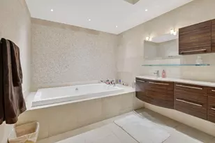 21150 Point Pl, Miami, FL 33180 - Photo 17