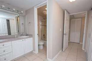 9441 Evergreen Pl, Davie, FL 33324 - Photo 11