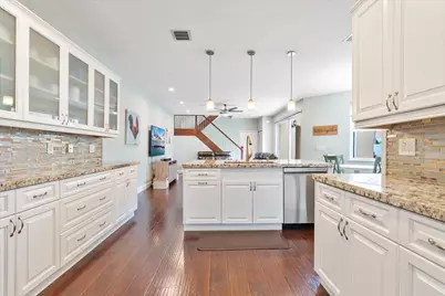 15561 NW 12th Place, Pembroke Pines, FL 33028 - Photo 11