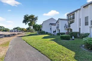 2303 Bridgewood Dr, Boca Raton, FL 33434 - Photo 43