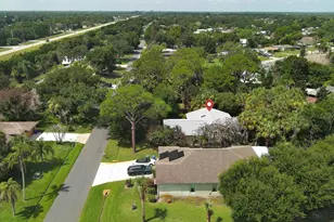 722 Wentworth St, Sebastian, FL 32958 - Photo 3