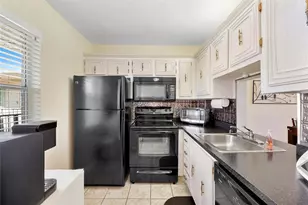 2811 Somerset Dr, Fort Lauderdale, FL 33311 - Photo 7