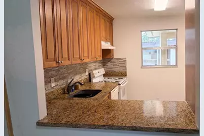 5515 N Lakewood Circle #122, Margate, FL 33063 - Photo 5