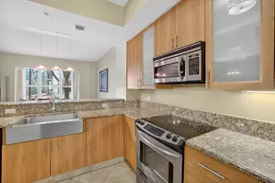 2633 NE 14th Ave, Wilton Manors, FL 33334 - Photo 3