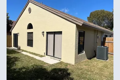 817 E Palm Run Drive, Pompano Beach, FL 33068 - Photo 23