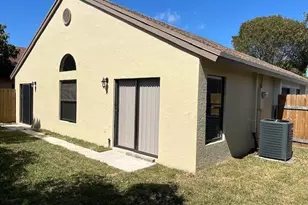 817 E Palm Run Dr, Pompano Beach, FL 33068 - Photo 23