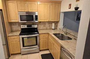 9531 S Seagrape Dr, Davie, FL 33324 - Photo 7