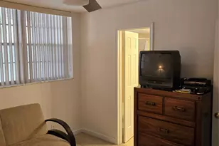 9531 S Seagrape Dr, Davie, FL 33324 - Photo 21