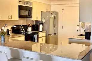 800 NE 195th St, Miami, FL 33179 - Photo 25