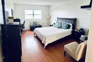 800 NE 195th St, Miami, FL 33179 - Photo 27