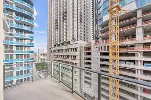 11 NE 6th St, Miami, FL 33132 - Photo 19