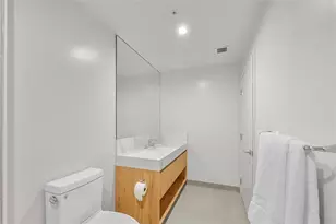 11 NE 6th St, Miami, FL 33132 - Photo 21