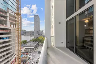 11 NE 6th St, Miami, FL 33132 - Photo 3