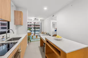 11 NE 6th St, Miami, FL 33132 - Photo 9