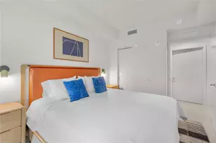 11 NE 6th St, Miami, FL 33132 - Photo 15