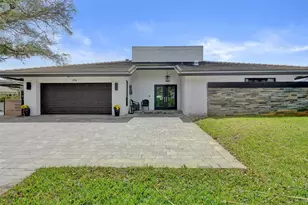 614 Lakewoode Circle W, Delray Beach, FL 33445 - Photo 1