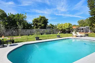 688 NW 100th Ln, Coral Springs, FL 33071 - Photo 11