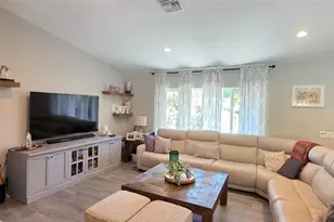 688 NW 100th Ln, Coral Springs, FL 33071 - Photo 5