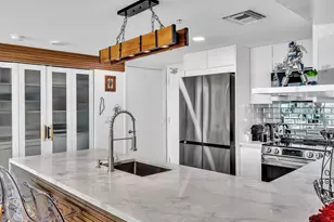 665 NE 25th St, Miami, FL 33137 - Photo 11