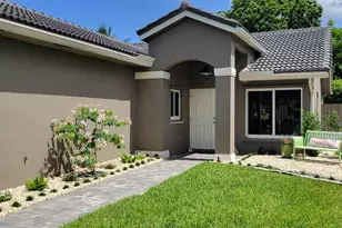 12555 SW 7th Pl, Davie, FL 33325 - Photo 3