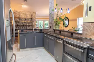 12555 SW 7th Pl, Davie, FL 33325 - Photo 9