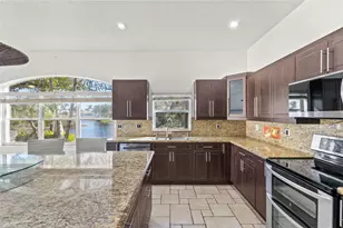 16364 NW 14th St, Pembroke Pines, FL 33028 - Photo 9