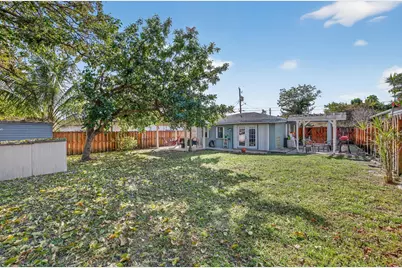 131 SW 7th Terrace, Hallandale Beach, FL 33009 - Photo 37