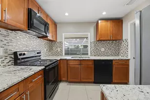 7560 Venetian St, Miramar, FL 33023 - Photo 9