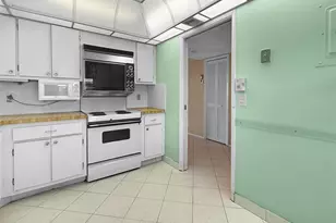 605 Oaks Dr, Pompano Beach, FL 33069 - Photo 21