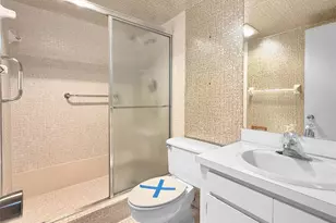 605 Oaks Dr, Pompano Beach, FL 33069 - Photo 11