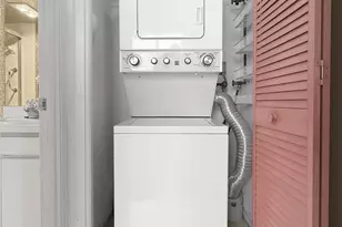 605 Oaks Dr, Pompano Beach, FL 33069 - Photo 11