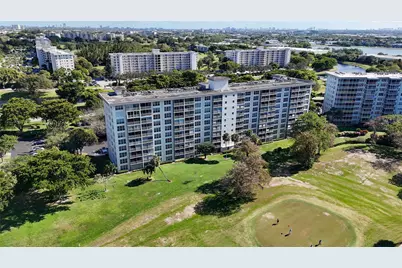 605 Oaks Drive #703, Pompano Beach, FL 33069 - Photo 13