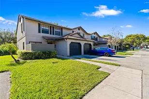 9129 N Vineyard Lake Dr, Plantation, FL 33324 - Photo 1