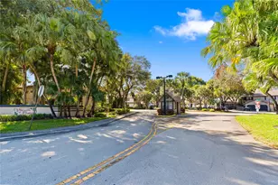 9129 N Vineyard Lake Dr, Plantation, FL 33324 - Photo 39