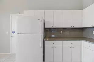 8666 SW 14th St, Pembroke Pines, FL 33025 - Photo 9