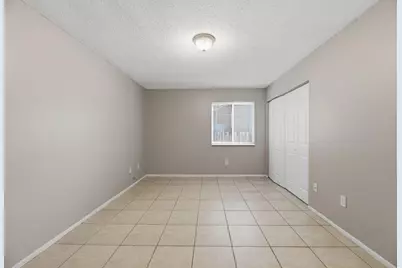 8666 SW 14th Street, Pembroke Pines, FL 33025 - Photo 13